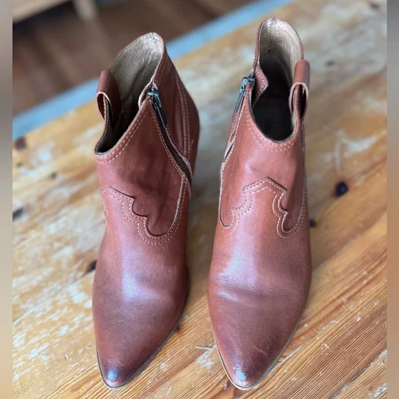 FRYE Reina Western Leather Cognac Booties Size 8 - Picture 3 of 5